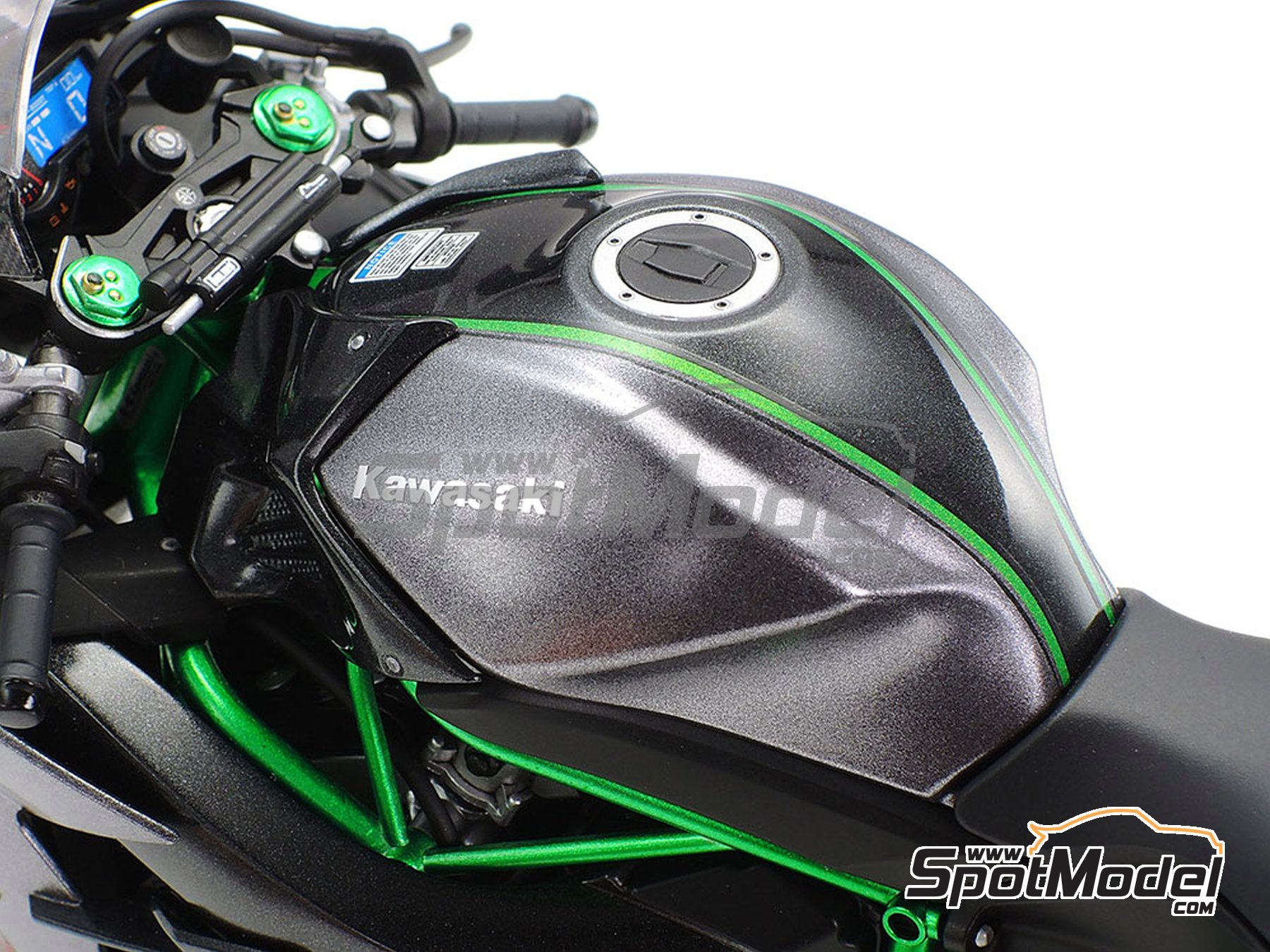 Image 18: Kawasaki Ninja H2 Carbon | Motorbike scale model kit in 1/12 scale manufactured by Tamiya (ref.&nbsp;TAM14136, also 4950344141364 and 14136)