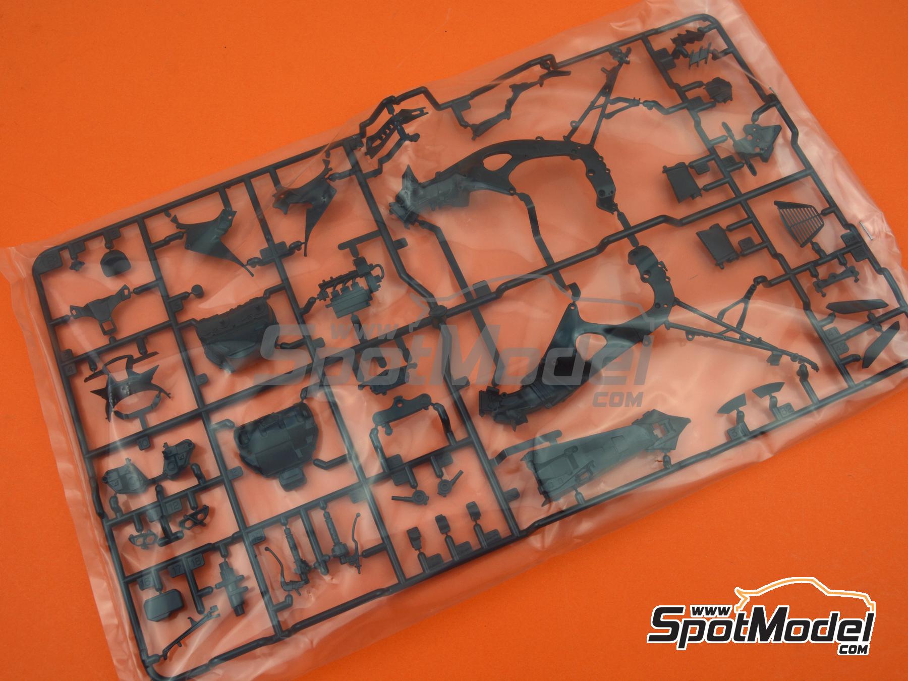 Image 7: Honda CBR1000RR-R Fireblade SP 30 Aniversario | Maqueta de moto en escala 1/12 fabricado por Tamiya (ref. TAM14141, tambien 4950344141418 y 14141)