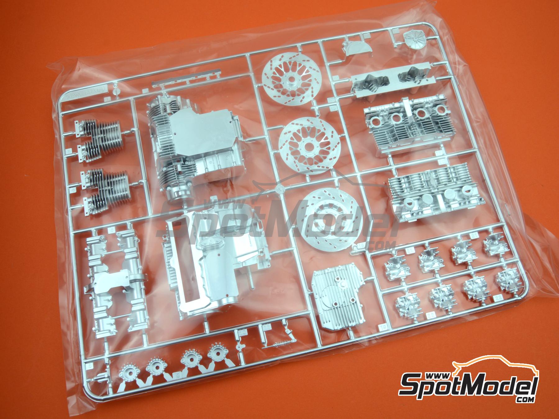 Image 3: Suzuki Katana GSX 1100S -  1981 | Motorbike scale model kit in 1/6 scale manufactured by Tamiya (ref.&nbsp;TAM16025, also 4950344160259 and 16025)