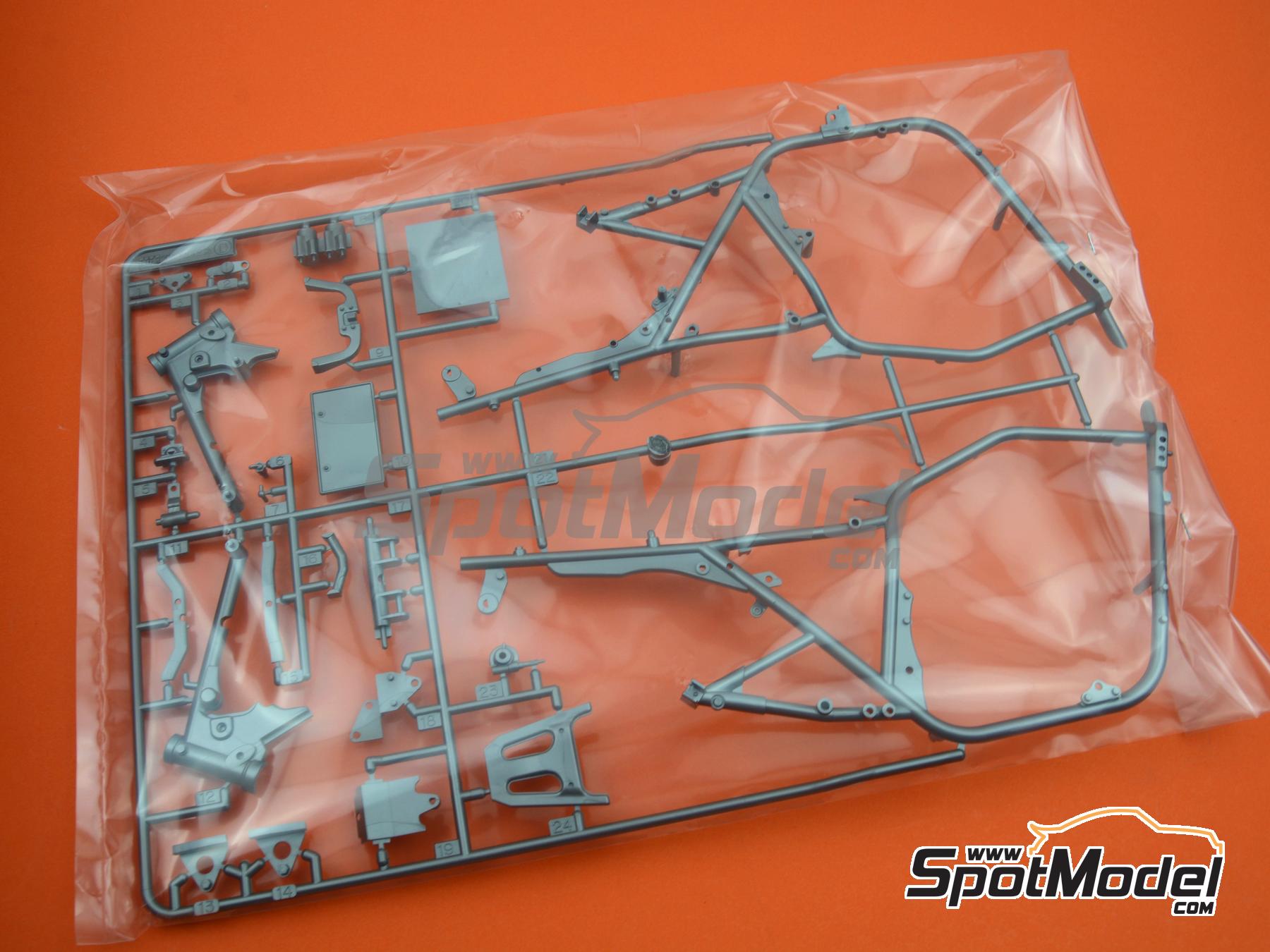 Image 4: Suzuki Katana GSX 1100S -  1981 | Motorbike scale model kit in 1/6 scale manufactured by Tamiya (ref.&nbsp;TAM16025, also 4950344160259 and 16025)