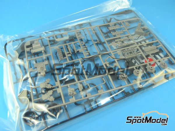 Tamiya 20043: Car scale model kit 1/20 scale - Honda RA272