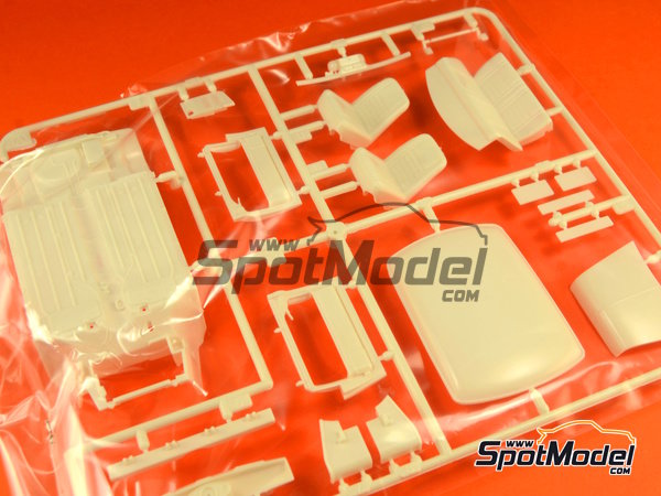 Image 8: Mini Morris Cooper 1275S Mk. 1 | Car scale model kit in 1/24 scale manufactured by Tamiya (ref.&nbsp;TAM24039, also 4950344995110 and 24039)