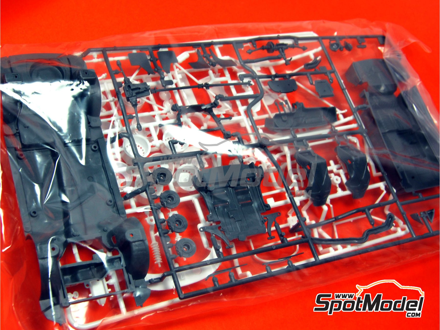 Image 10: Toyota Celica GT-Four (ST185) Equipo Toyota Team Europe patrocinado por Castrol - Rally de Monte Carlo - Rallye Automobile de Monte-Carlo 1993 | Maqueta de coche en escala 1/24 fabricado por Tamiya (ref. TAM24125, tambien 4950344993130 y 24125)