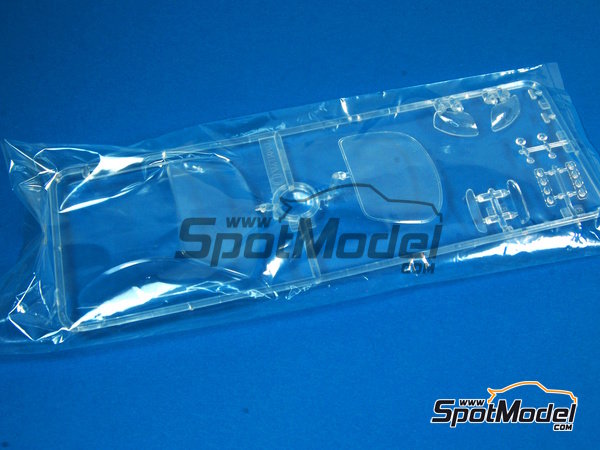 Image 5: Toyota Supra GT Equipo Tom's patrocinado por Castrol - Campeonato Japones de GTs (JGTC) 1995 | Maqueta de coche en escala&nbsp;1/24 fabricado por Tamiya (ref.&nbsp;TAM24163, tambien 4950344992560 y 24163)