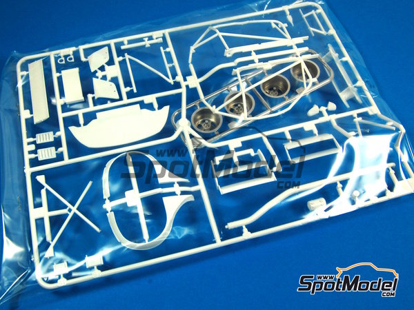 Image 6: Toyota Supra GT Equipo Tom's patrocinado por Castrol - Campeonato Japones de GTs (JGTC) 1995 | Maqueta de coche en escala&nbsp;1/24 fabricado por Tamiya (ref.&nbsp;TAM24163, tambien 4950344992560 y 24163)