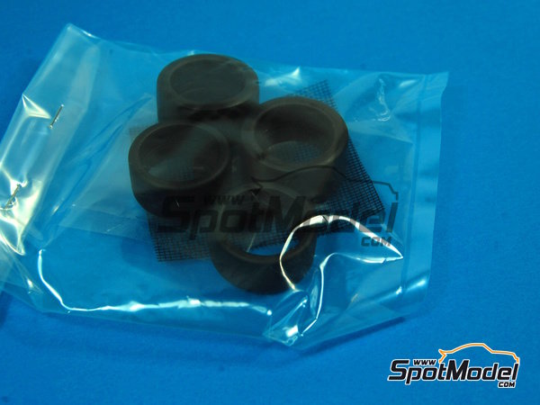 Image 8: Toyota Supra GT Equipo Tom's patrocinado por Castrol - Campeonato Japones de GTs (JGTC) 1995 | Maqueta de coche en escala&nbsp;1/24 fabricado por Tamiya (ref.&nbsp;TAM24163, tambien 4950344992560 y 24163)