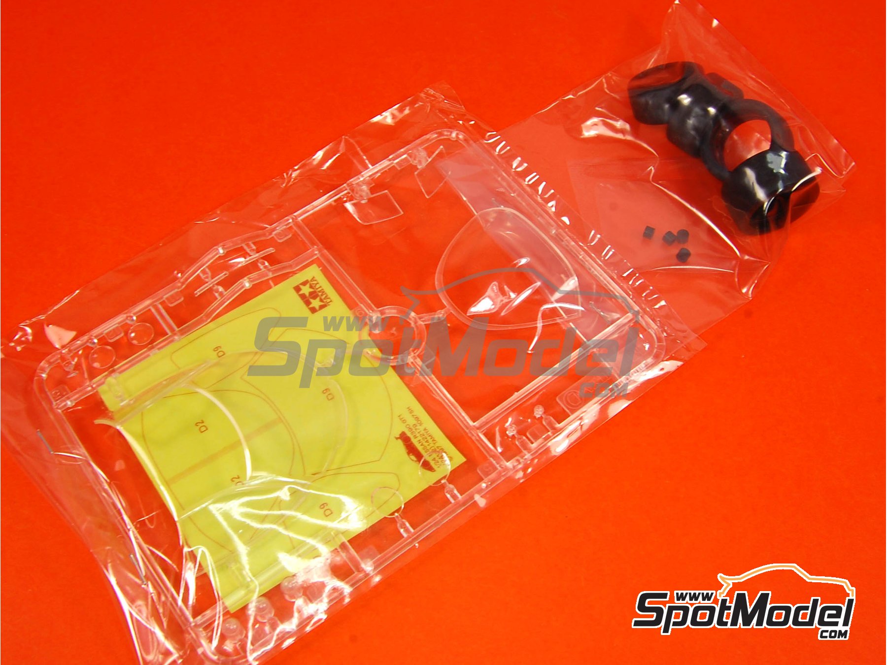 Image 4: Nissan R390 GT1 Nissan Motorports Team sponsored by Calsonic Clarion - 24 Hours Le Mans 1997 | Car scale model kit in 1/24 scale manufactured by Tamiya (ref. TAM24192, also 4950344991952 and 24192)