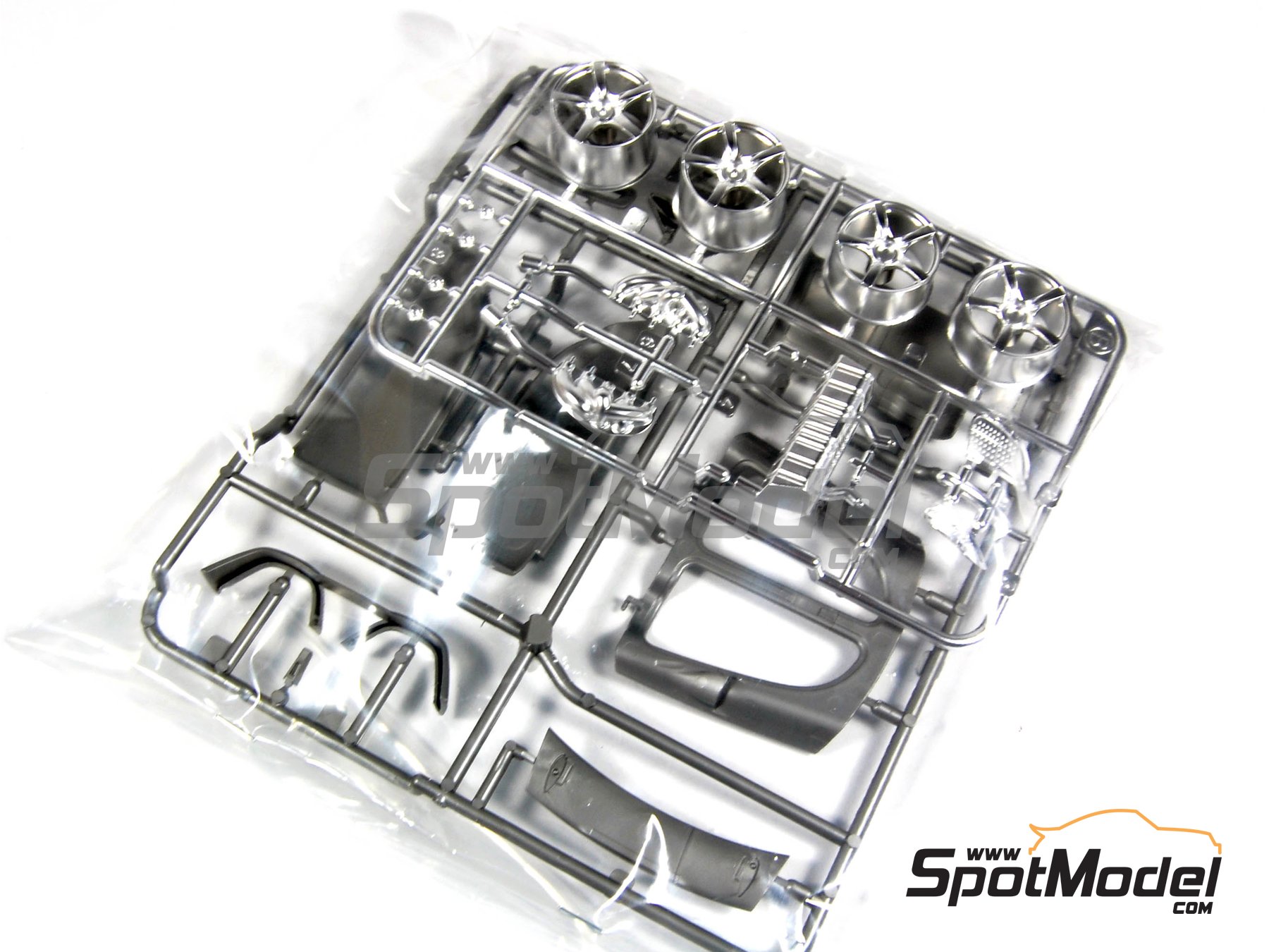 Image 8: Porsche Carrera GT | Maqueta de coche en escala&nbsp;1/24 fabricado por Tamiya (ref.&nbsp;TAM24275, tambien 4950344995349 y 24275)