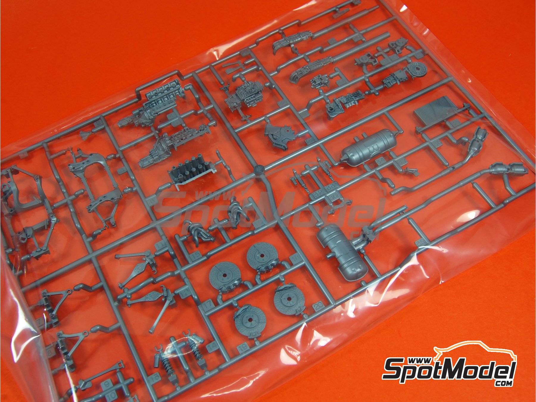 Image 13: Lexus LFA | Car scale model kit in 1/24 scale manufactured by Tamiya (ref.&nbsp;TAM24319, also 4950344243198 and 24319)