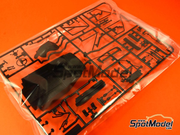 Image 9: Porsche 934 Turbo RSR Group 4 Kremer Racing Team sponsored by Vaillant - German Racing GTs Championship 1976 | Car scale model kit in 1/24 scale manufactured by Tamiya (ref.&nbsp;TAM24334, also 4950344243341 and 24334)