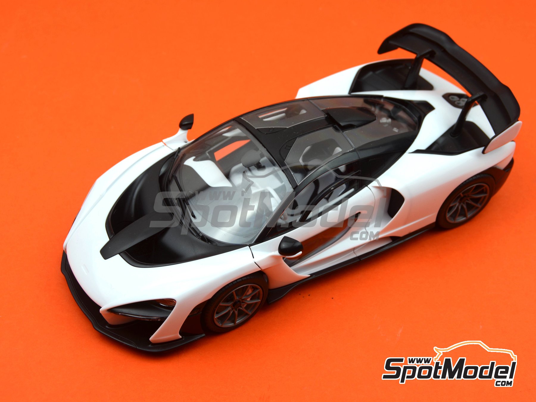 Tamiya 24355: Car scale model kit 1/24 scale - McLaren Senna (ref.  TAM24355)