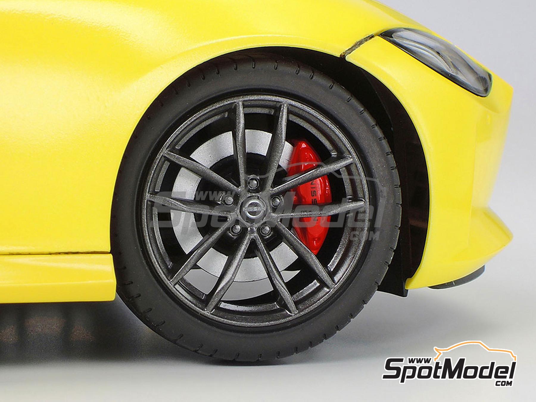 Image 9: Nissan Fairlady Z RZ34 2022 | Car scale model kit in 1/24 scale manufactured by Tamiya (ref.&nbsp;TAM24363, also 4950344243631 and 24363)