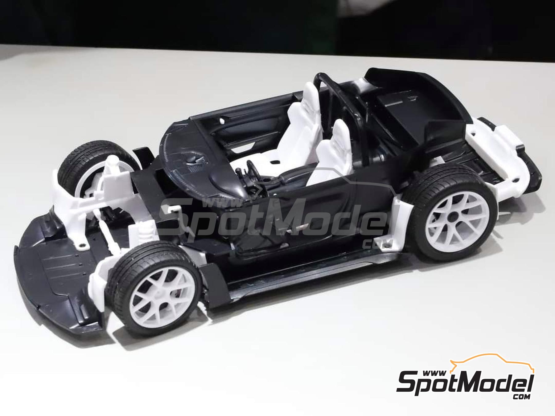 Image 16: Porsche 911 992 GT3 RS | Car scale model kit in 1/24 scale manufactured by Tamiya (ref.&nbsp;TAM24370, also 4950344243709 and 24370)