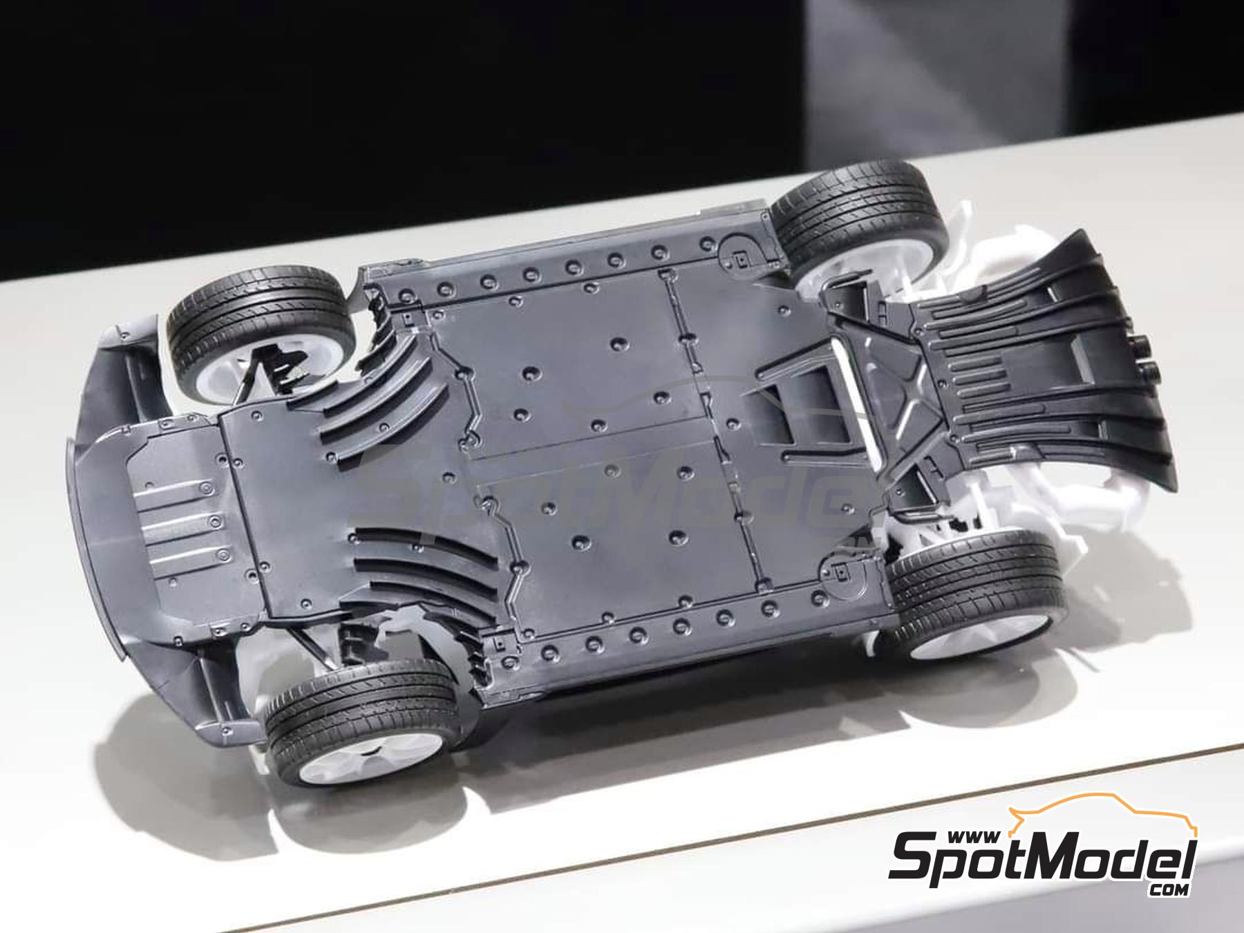 Image 17: Porsche 911 992 GT3 RS | Car scale model kit in 1/24 scale manufactured by Tamiya (ref.&nbsp;TAM24370, also 4950344243709 and 24370)