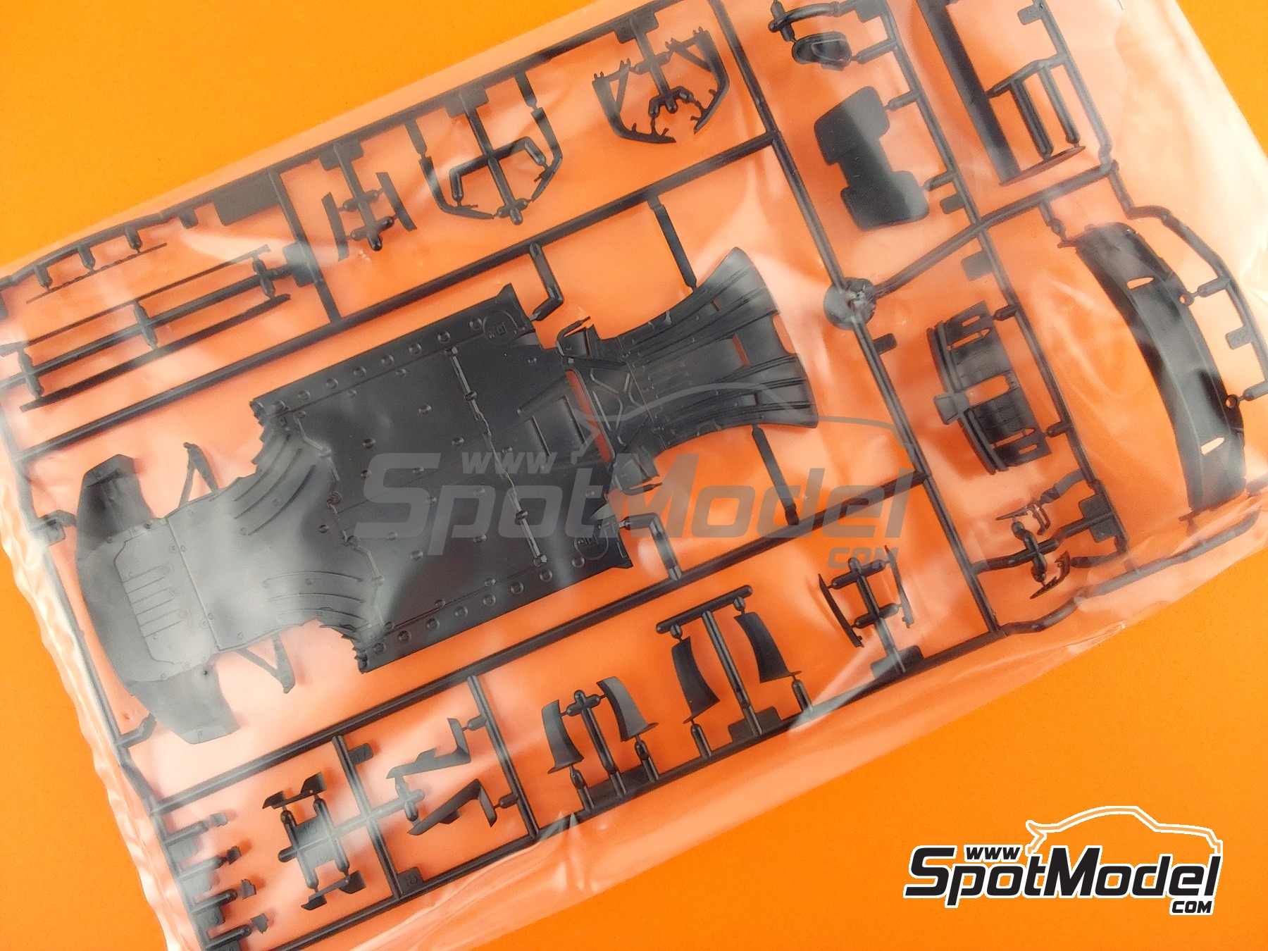 Image 30: Porsche 911 992 GT3 RS | Car scale model kit in 1/24 scale manufactured by Tamiya (ref.&nbsp;TAM24370, also 4950344243709 and 24370)