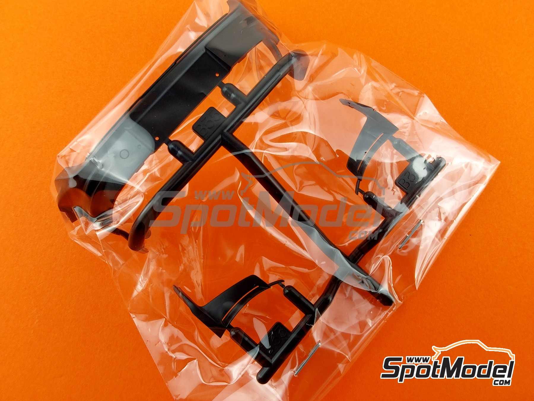 Image 32: Porsche 911 992 GT3 RS | Car scale model kit in 1/24 scale manufactured by Tamiya (ref.&nbsp;TAM24370, also 4950344243709 and 24370)