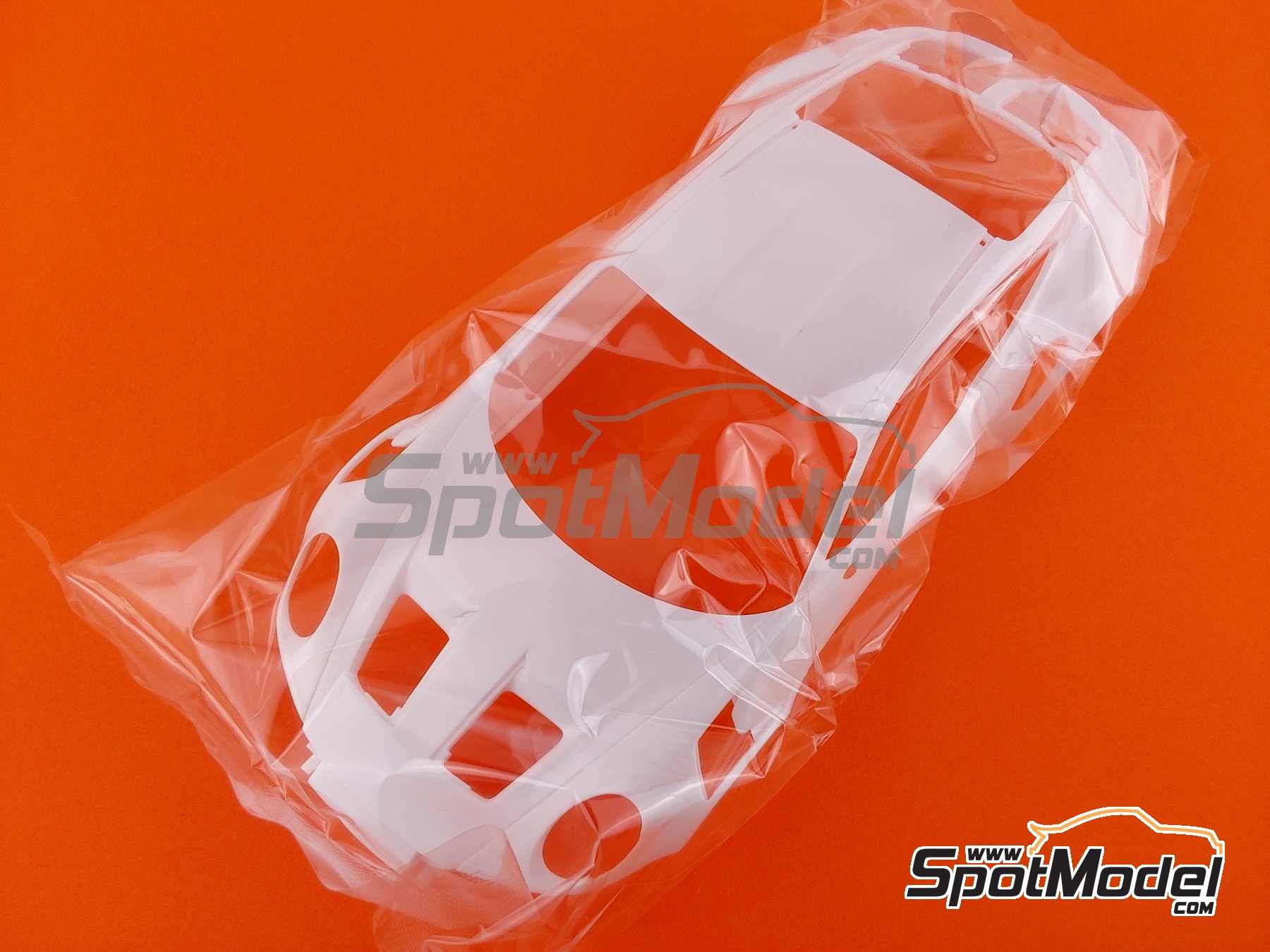 Image 37: Porsche 911 992 GT3 RS | Car scale model kit in 1/24 scale manufactured by Tamiya (ref.&nbsp;TAM24370, also 4950344243709 and 24370)