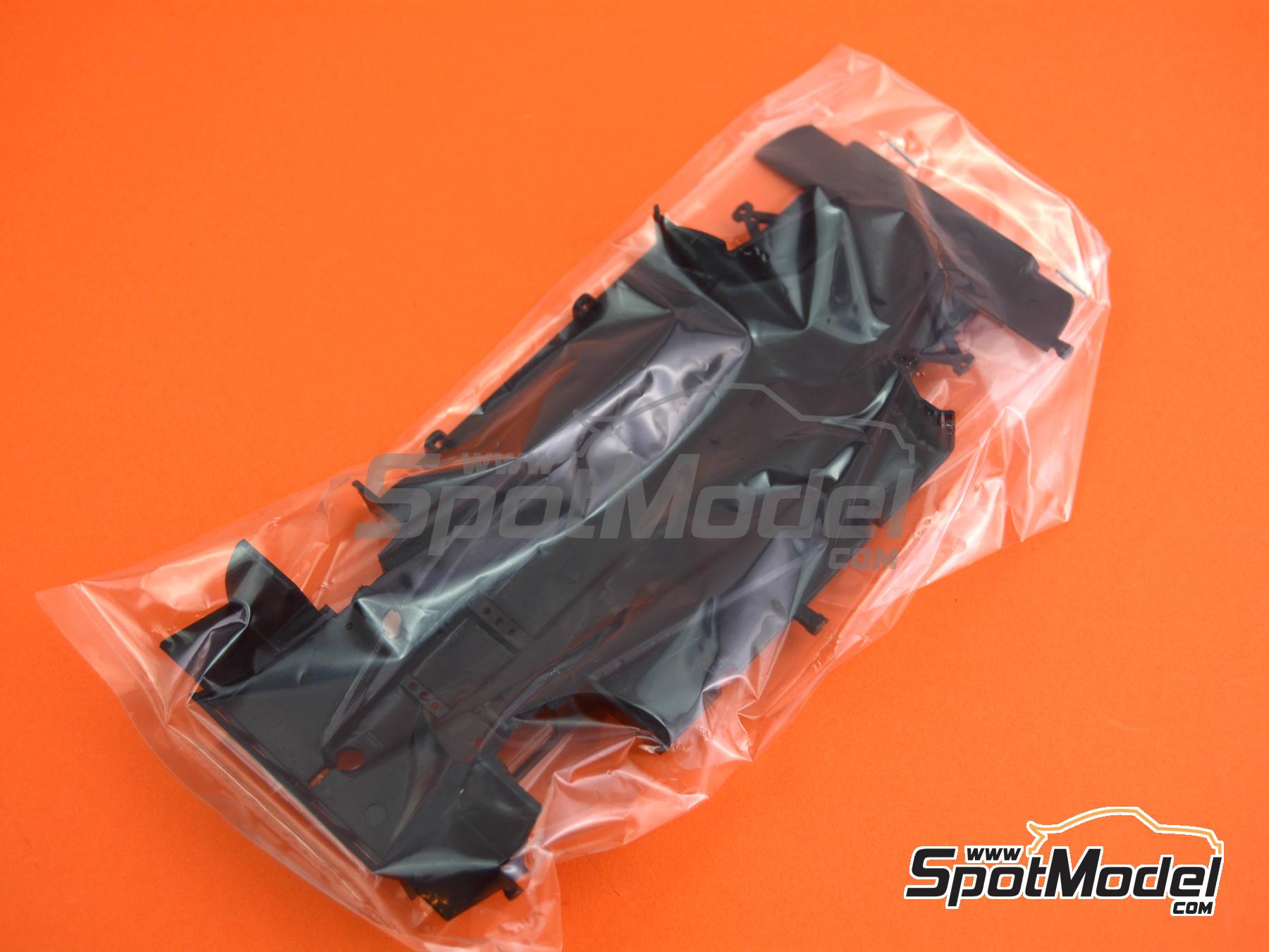 Image 13: Porsche 962C Equipo Brun Motorsport patrocinado por J&auml;germeister - 200 Millas de Norisring 1987 | Maqueta de coche en escala&nbsp;1/24 fabricado por Tamiya (ref.&nbsp;TAM24372, tambien 4950344243723 y 24372)