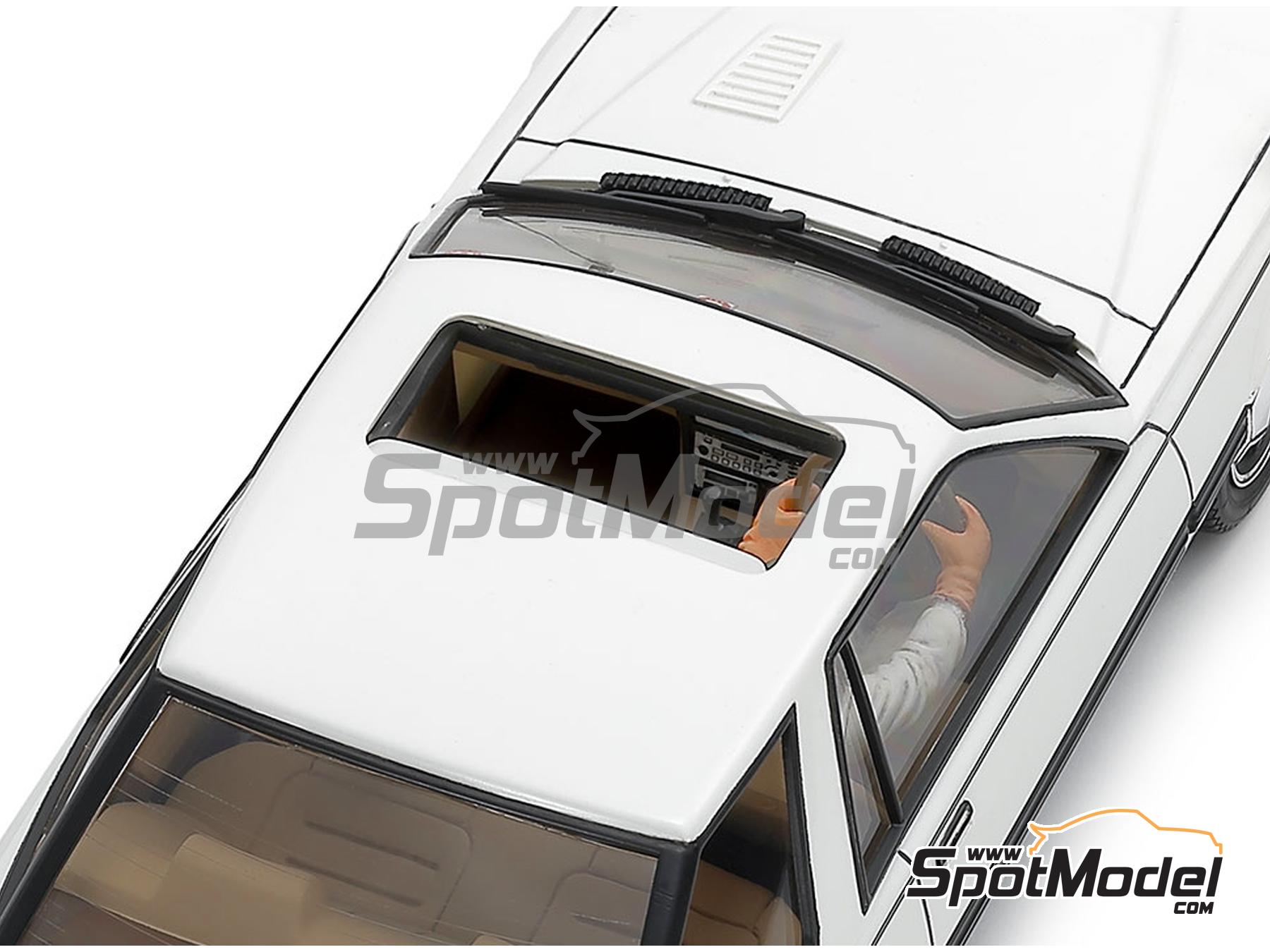 Tamiya 24378: Car scale model kit 1/24 scale - Nissan Leopard 2