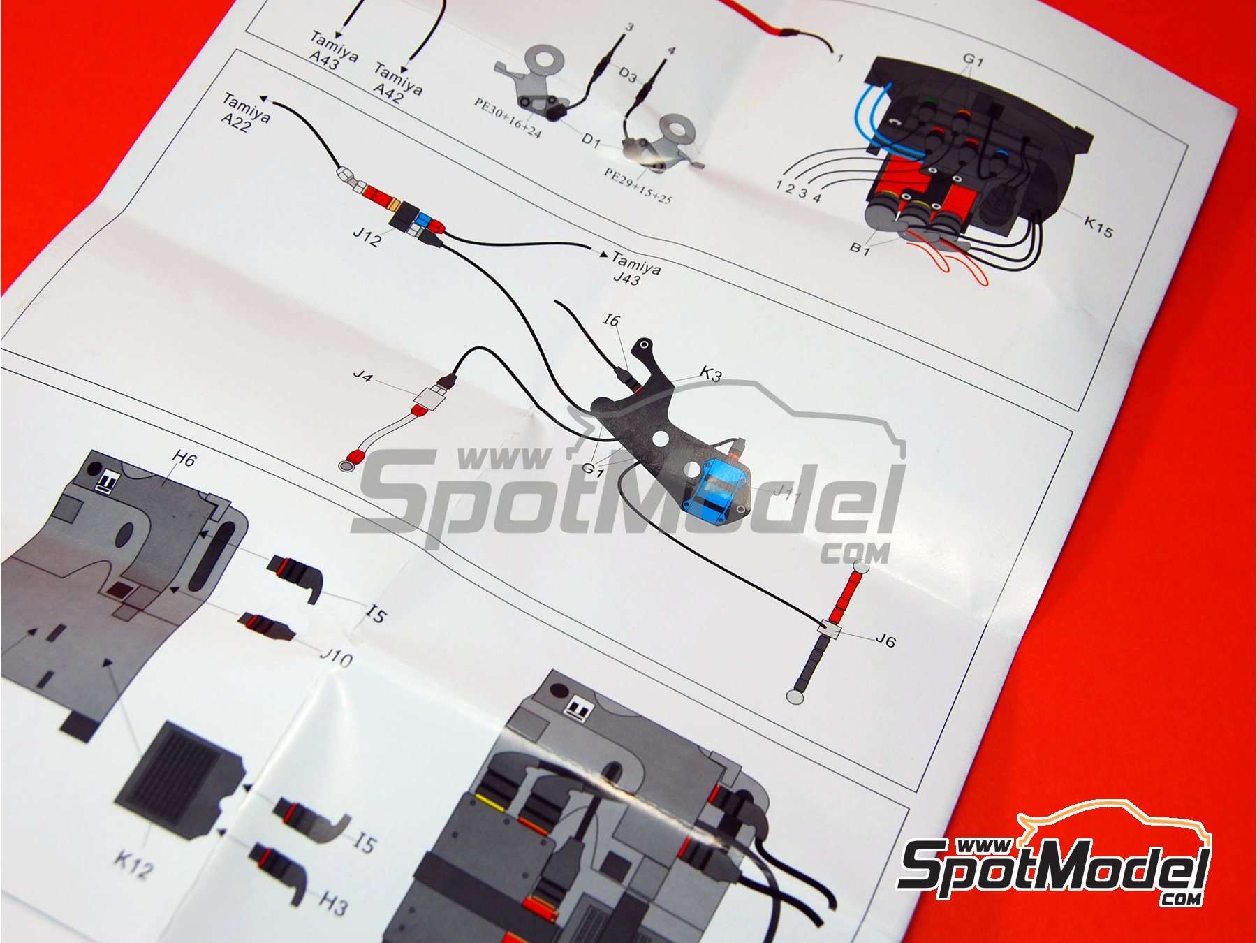 Image 4: Yamaha YZR-M1 - Motorcycle World Championship 2005 | Detail up set in 1/12 scale manufactured by Top Studio (ref.&nbsp;MD29001)