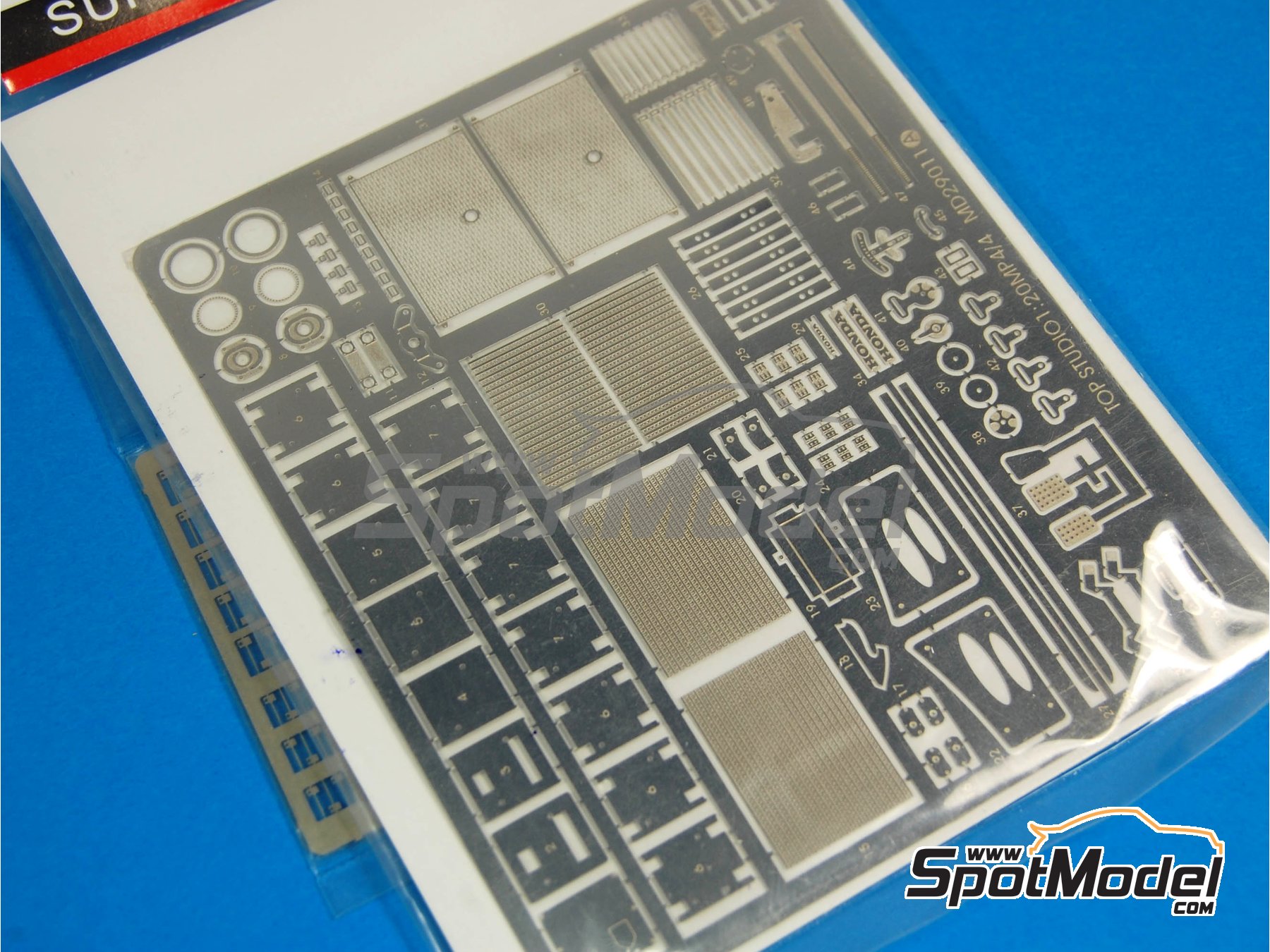 Image 17: McLaren Honda MP4/4 McLaren Racing Limited Team - FIA Formula 1 World Championship 1988 | Detail up set in 1/20 scale manufactured by Top Studio (ref.&nbsp;MD29011)