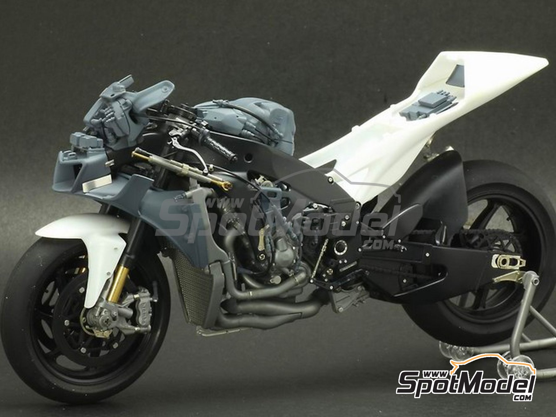 Image 2: Yamaha YZR-M1 - Motorcycle World Championship 2009 | Detail up set in 1/12 scale manufactured by Top Studio (ref.&nbsp;MD29012)