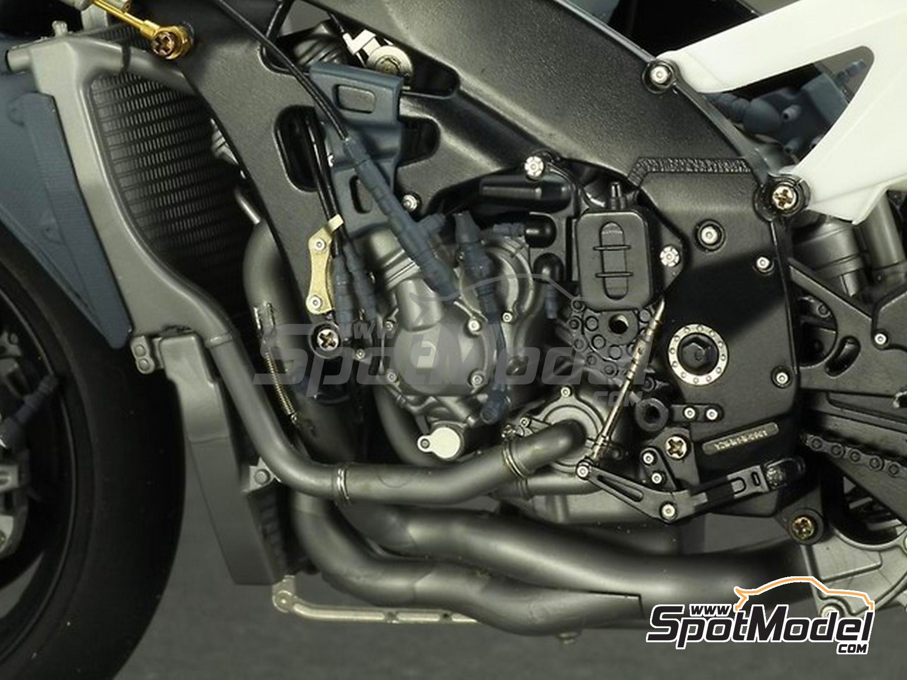 Image 4: Yamaha YZR-M1 - Motorcycle World Championship 2009 | Detail up set in 1/12 scale manufactured by Top Studio (ref.&nbsp;MD29012)