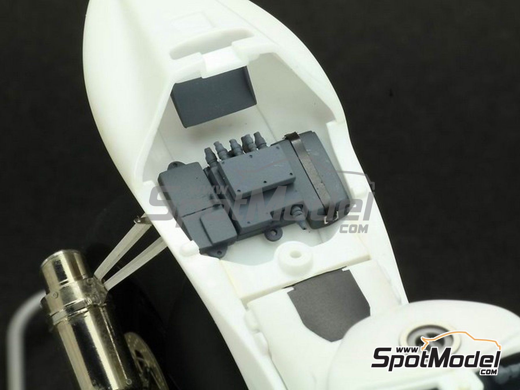 Image 10: Yamaha YZR-M1 - Motorcycle World Championship 2009 | Detail up set in 1/12 scale manufactured by Top Studio (ref.&nbsp;MD29012)