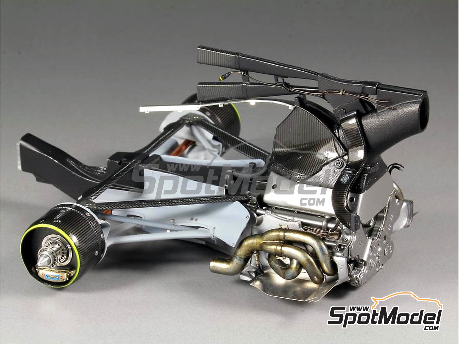 Image 3: RB Racing Renault RB6 - Campeonato del Mundo FIA de Formula 1 2010 | Set de mejora y detallado en escala 1/20 fabricado por Top Studio (ref. MD29014)