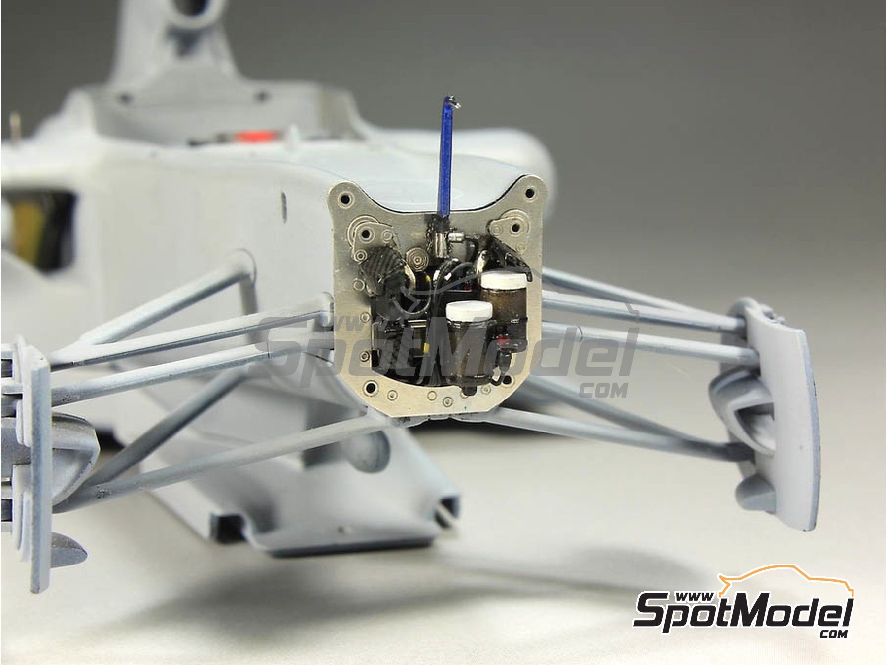 Image 10: RB Racing Renault RB6 - Campeonato del Mundo FIA de Formula 1 2010 | Set de mejora y detallado en escala 1/20 fabricado por Top Studio (ref. MD29014)