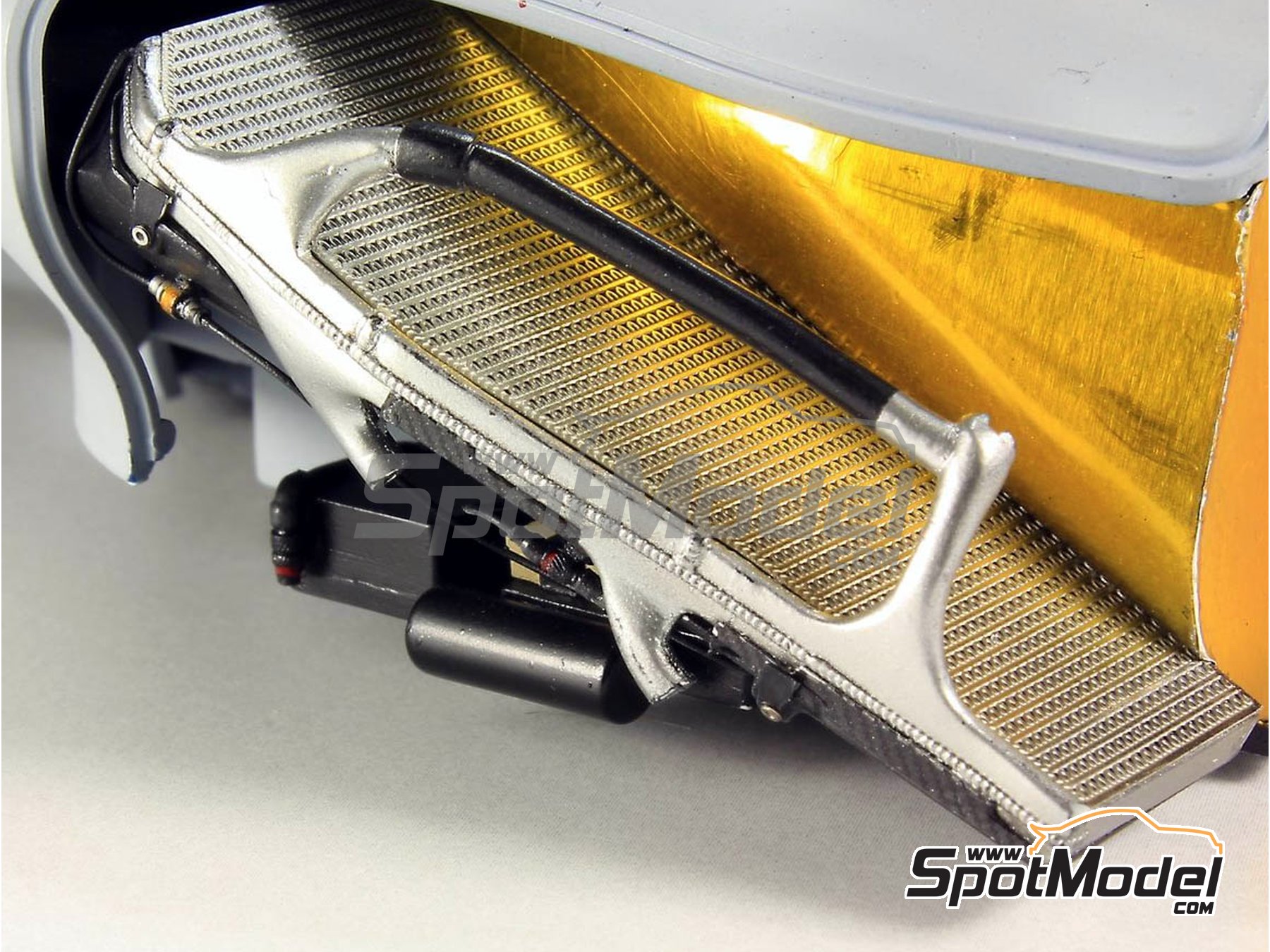 Image 12: RB Racing Renault RB6 - Campeonato del Mundo FIA de Formula 1 2010 | Set de mejora y detallado en escala 1/20 fabricado por Top Studio (ref. MD29014)