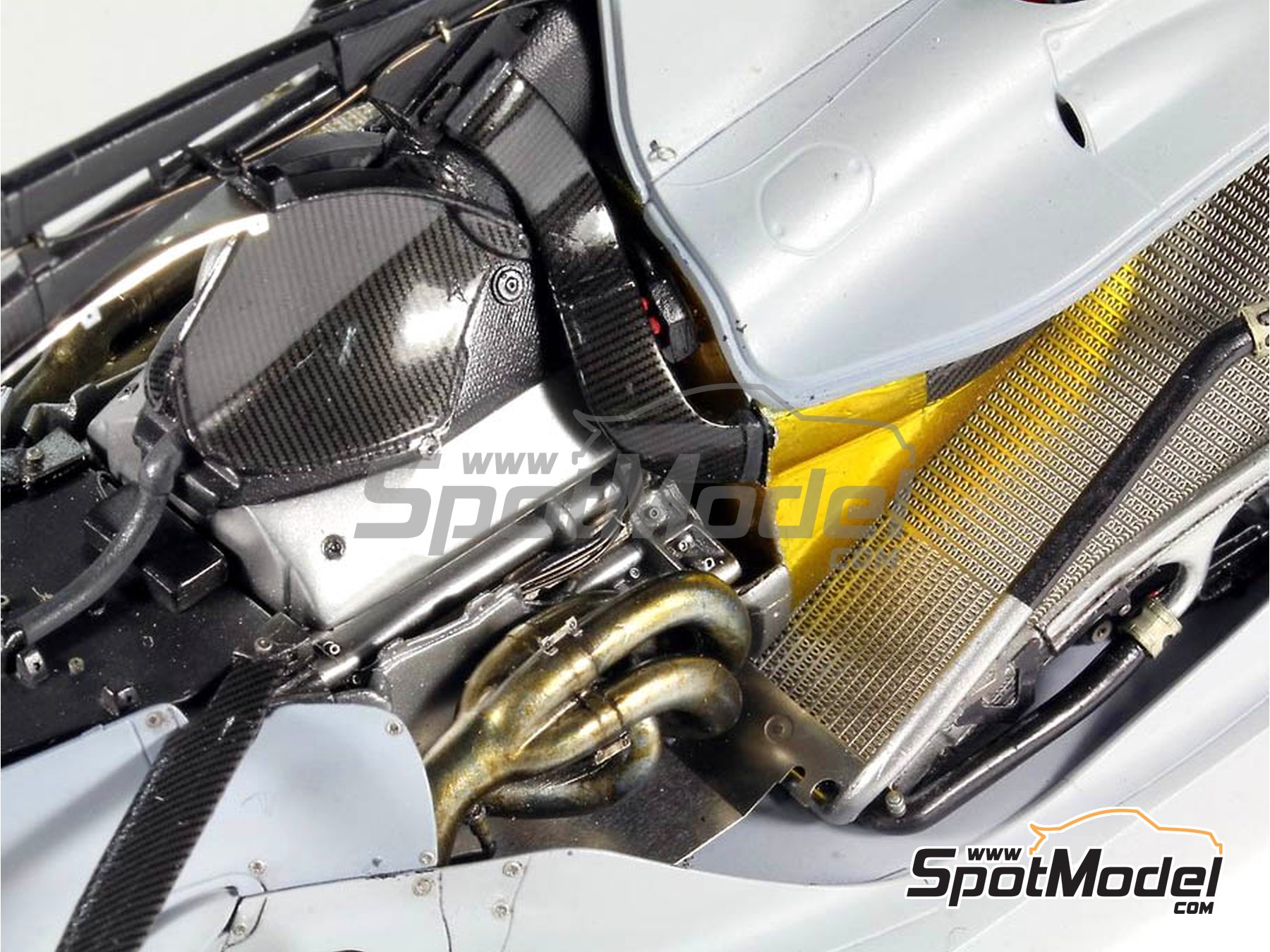 Image 13: RB Racing Renault RB6 - Campeonato del Mundo FIA de Formula 1 2010 | Set de mejora y detallado en escala 1/20 fabricado por Top Studio (ref. MD29014)