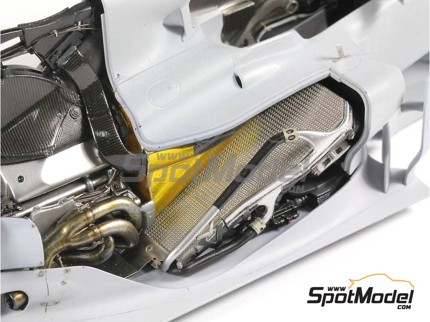 Image 15: RB Racing Renault RB6 - Campeonato del Mundo FIA de Formula 1 2010 | Set de mejora y detallado en escala 1/20 fabricado por Top Studio (ref. MD29014)