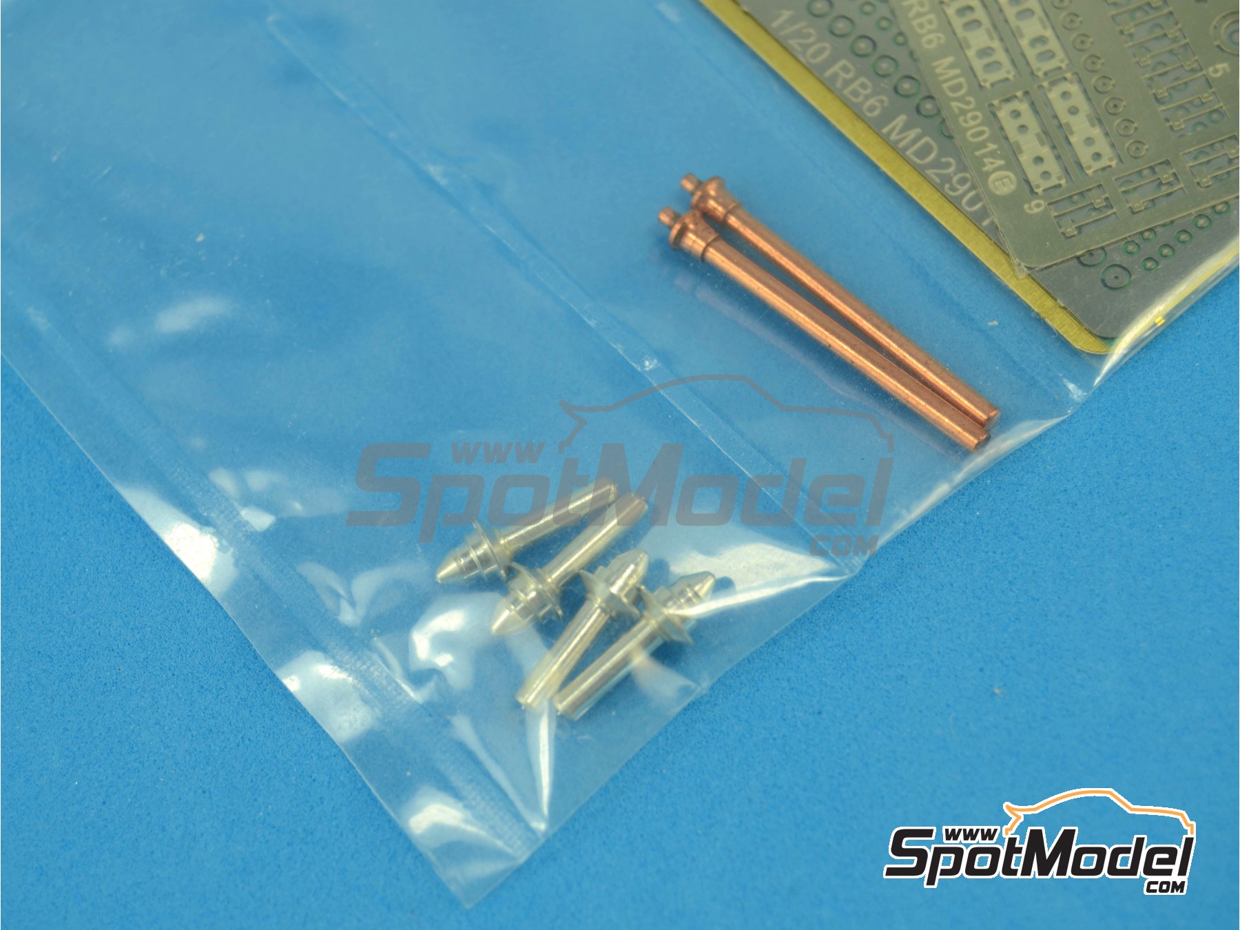 Image 26: RB Racing Renault RB6 - Campeonato del Mundo FIA de Formula 1 2010 | Set de mejora y detallado en escala 1/20 fabricado por Top Studio (ref. MD29014)