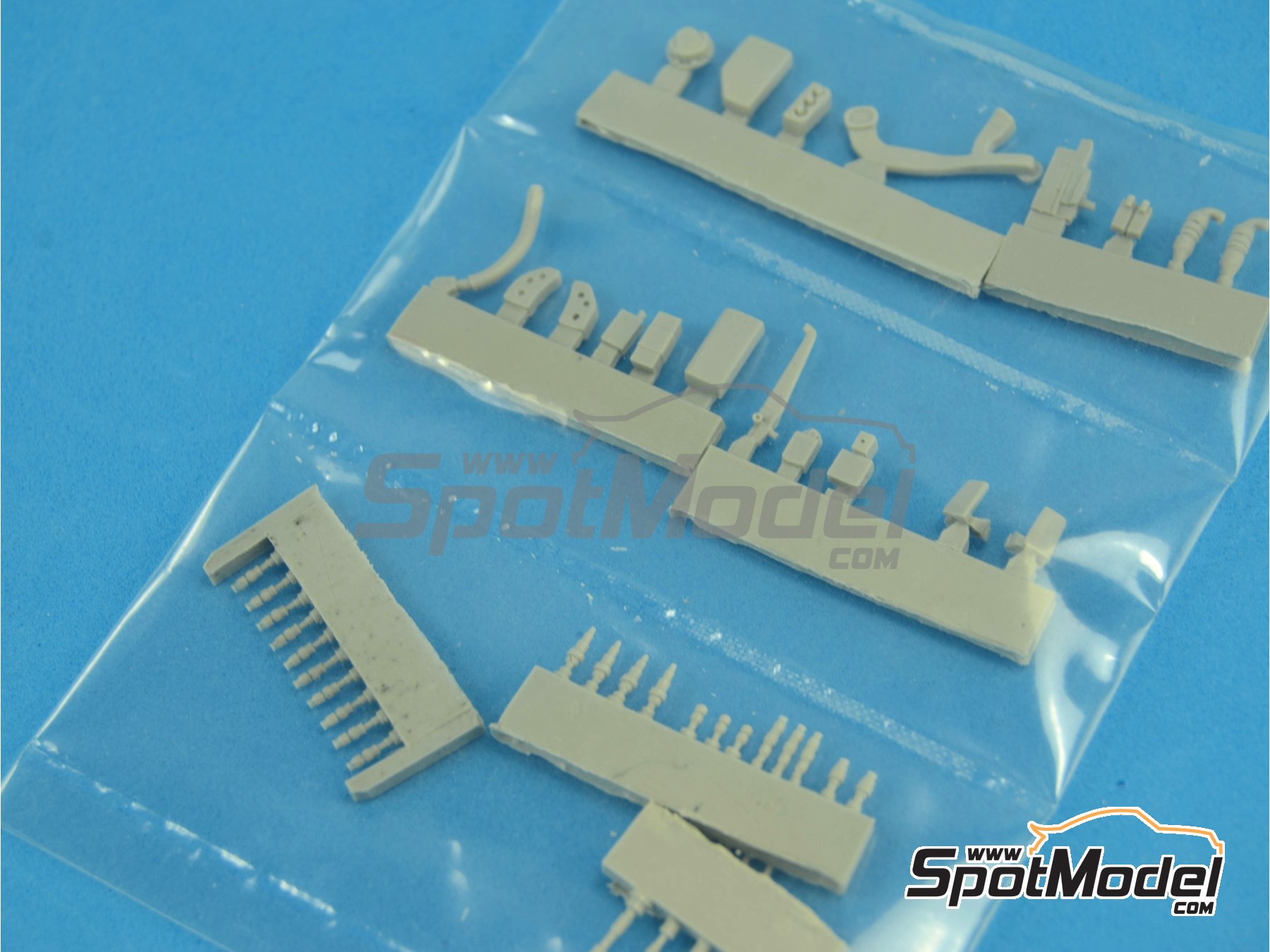 Image 35: RB Racing Renault RB6 - Campeonato del Mundo FIA de Formula 1 2010 | Set de mejora y detallado en escala 1/20 fabricado por Top Studio (ref. MD29014)