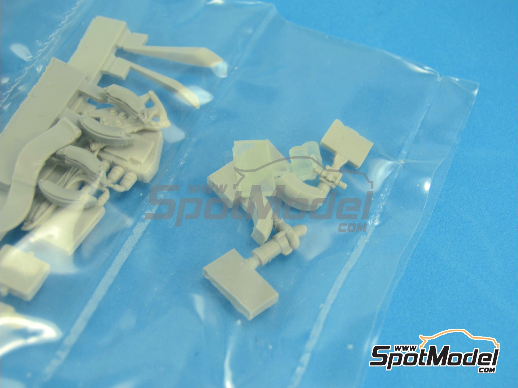 Image 38: RB Racing Renault RB6 - Campeonato del Mundo FIA de Formula 1 2010 | Set de mejora y detallado en escala 1/20 fabricado por Top Studio (ref. MD29014)