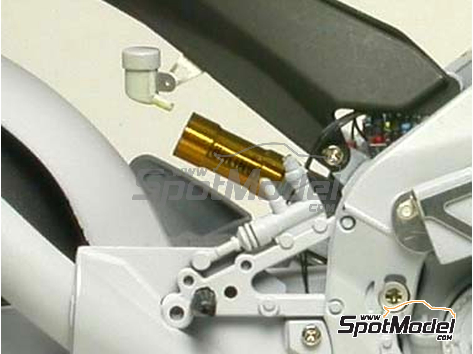 Image 2: Deposito de reserva del amortiguador | Detalle en escala&nbsp;1/12 fabricado por Top Studio (ref.&nbsp;TD23005)