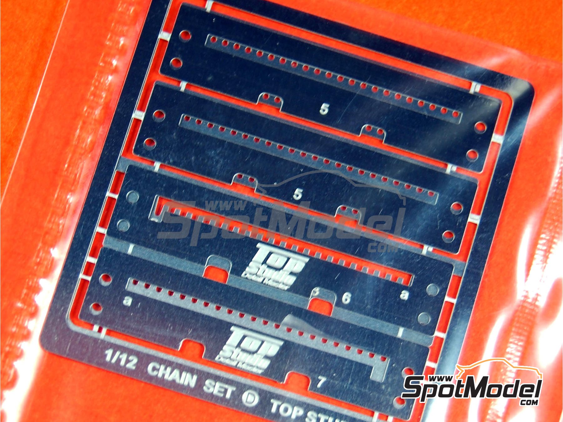 Image 5: Yamaha YZR M1 | Chain set in 1/12 scale manufactured by Top Studio (ref.&nbsp;TD23014)