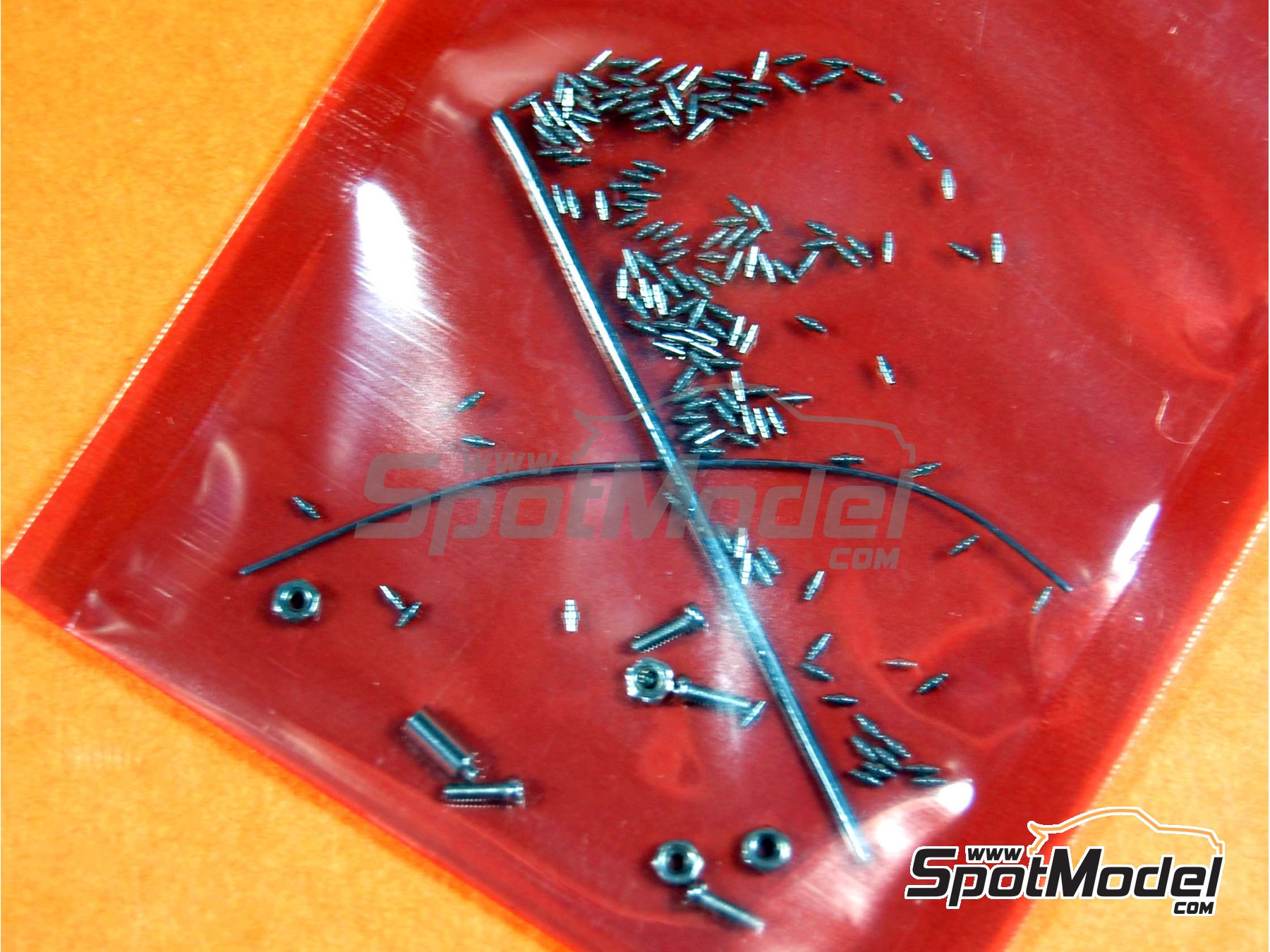 Image 6: Yamaha YZR M1 | Chain set in 1/12 scale manufactured by Top Studio (ref.&nbsp;TD23014)