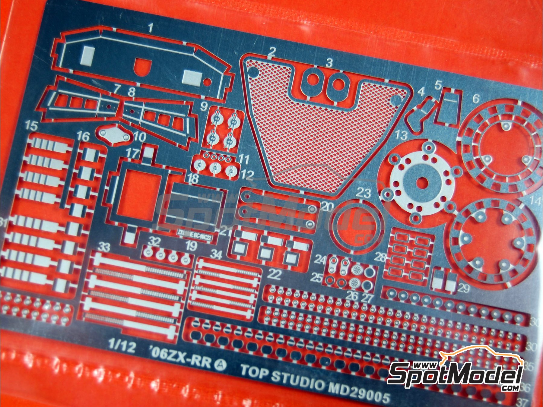 Image 5: Kawasaki Ninja ZX-RR -  2006 | Set de mejora y detallado en escala&nbsp;1/12 fabricado por Top Studio (ref.&nbsp;TD23016)