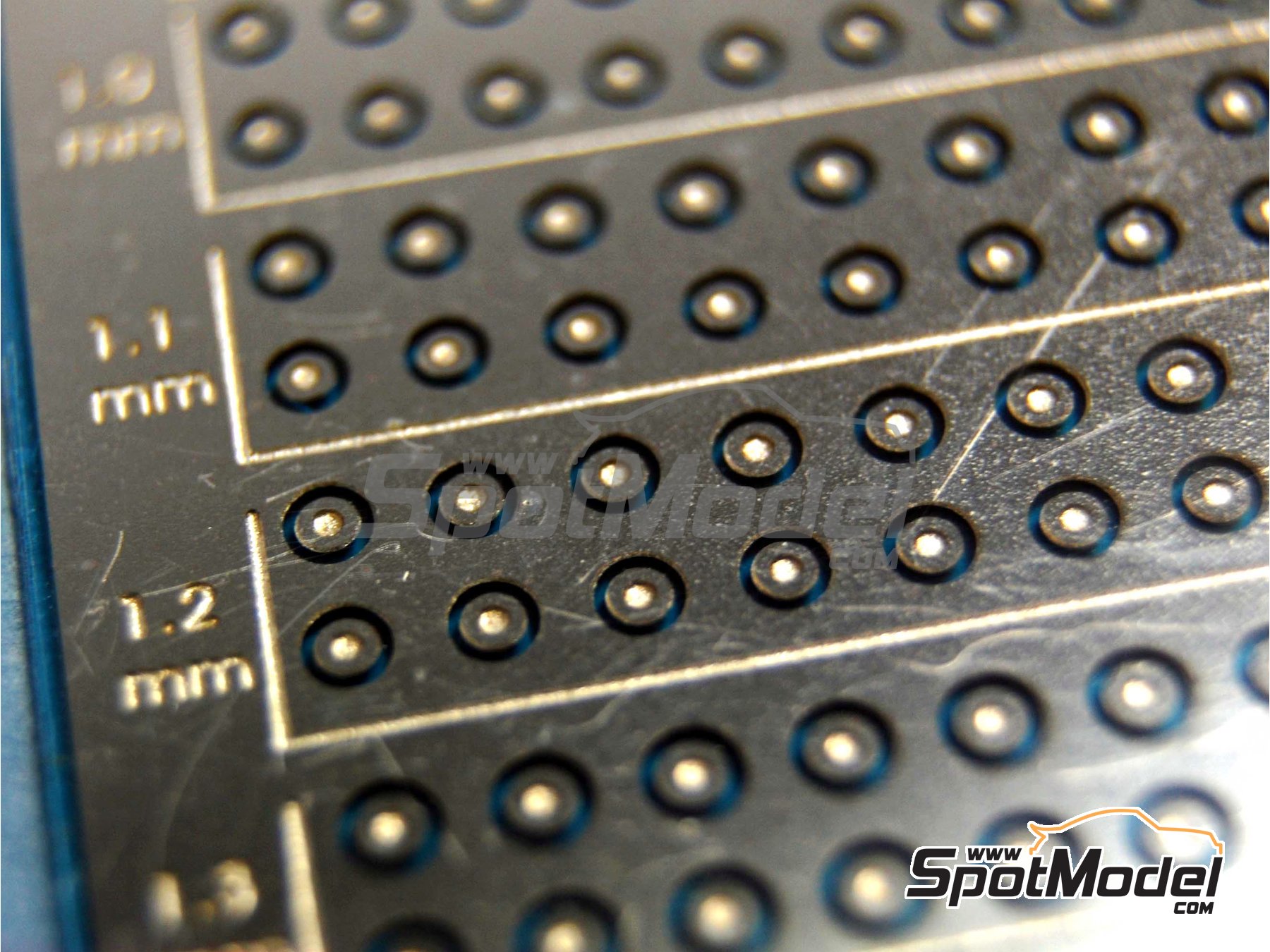 Image 3: Cabezas de remache de 0,6mm a 1,3mm | Tuercas fabricado por Top Studio (ref.&nbsp;TD23041)