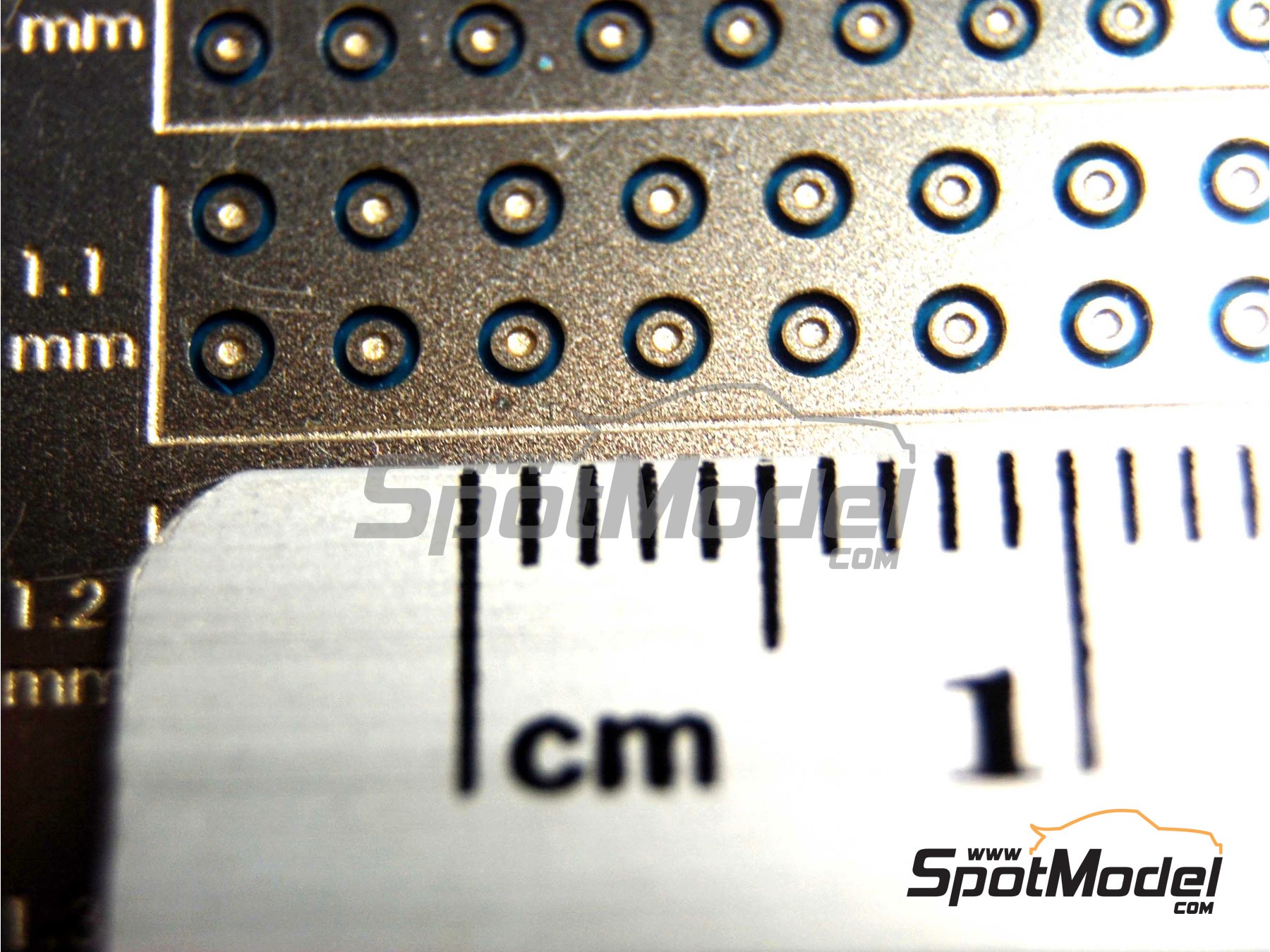 Image 6: Cabezas de remache de 0,6mm a 1,3mm | Tuercas fabricado por Top Studio (ref.&nbsp;TD23041)