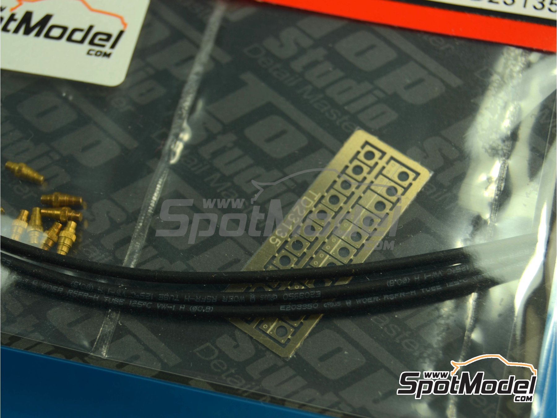 Image 6: Conectores eléctricos | Detalle en escala 1/12 fabricado por Top Studio (ref. TD23135)