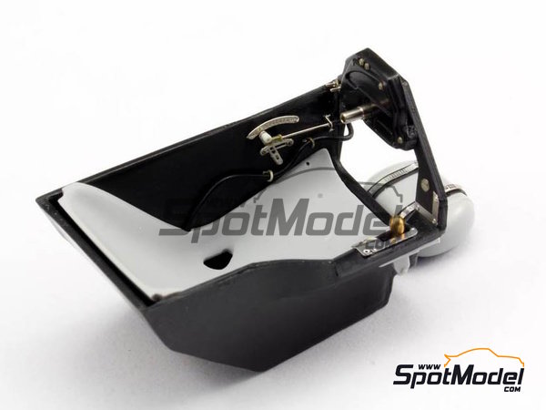 Image 1: McLaren MP4/5B Cockpit | Cockpit set in 1/20 scale manufactured by Top Studio (ref. TD23139)