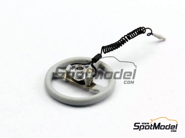 Image 4: McLaren MP4/5B Cockpit | Cockpit set in 1/20 scale manufactured by Top Studio (ref. TD23139)