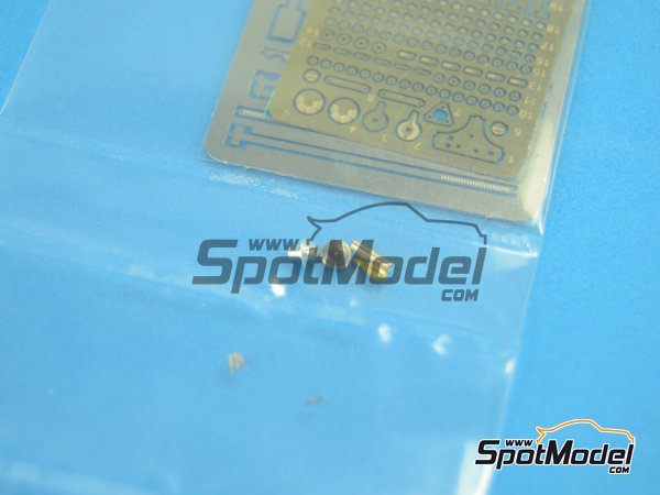 Image 13: McLaren MP4/5B Cockpit | Cockpit set in 1/20 scale manufactured by Top Studio (ref. TD23139)