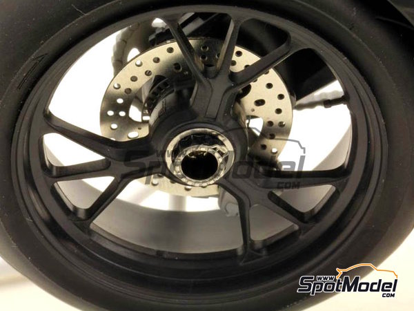 Image 5: Ducati 1199 Panigale S | Set de mejora y detallado en escala&nbsp;1/12 fabricado por Top Studio (ref.&nbsp;TD23141)