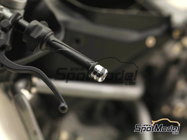 Image 7: Ducati 1199 Panigale S | Set de mejora y detallado en escala&nbsp;1/12 fabricado por Top Studio (ref.&nbsp;TD23141)