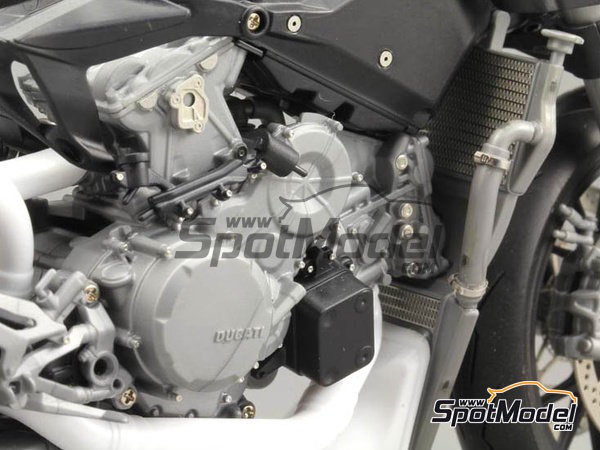 Image 9: Ducati 1199 Panigale S | Set de mejora y detallado en escala&nbsp;1/12 fabricado por Top Studio (ref.&nbsp;TD23141)