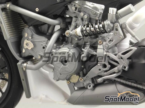 Image 10: Ducati 1199 Panigale S | Set de mejora y detallado en escala&nbsp;1/12 fabricado por Top Studio (ref.&nbsp;TD23141)